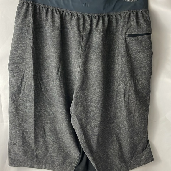 Lululemon T.H.E. Linerless Short 9" Mens Size M - Gray - Picture 3 of 5